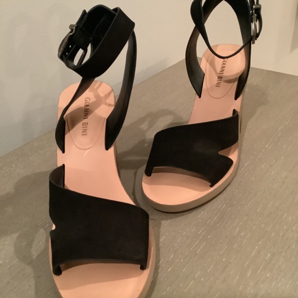 Gianni Bini ankle strap sandal with wooden heel - Picture 13 of 16